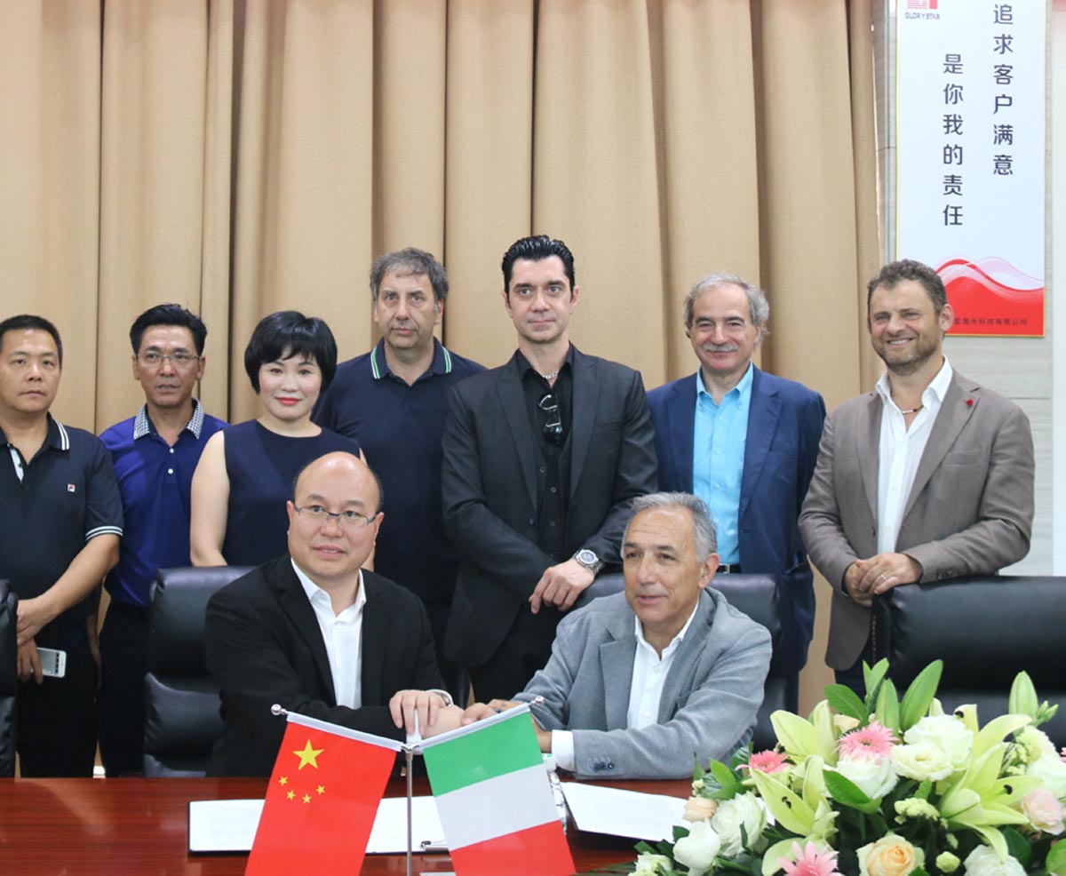 力星攜手意大利普羅姆激光打造歐美高品質(zhì)激光切割機(jī) 力星攜手意大利普羅姆激光打造歐美高品質(zhì)激光切割機(jī)