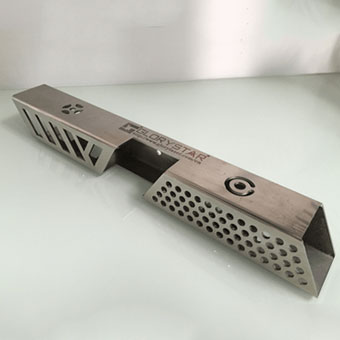 ???三卡盤激光切管機 ???三卡盤激光切管機